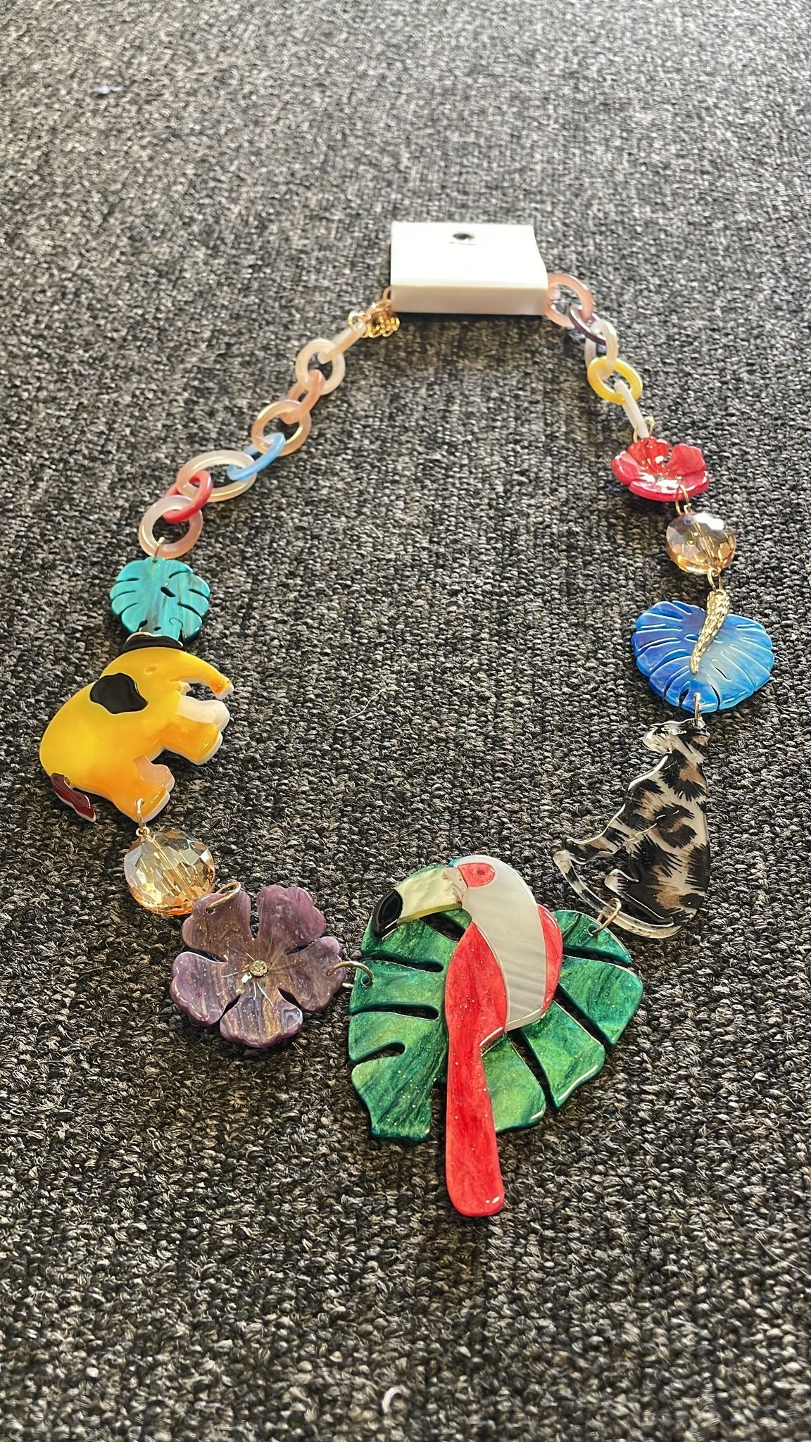 Única pieza
Collar Guacamaya