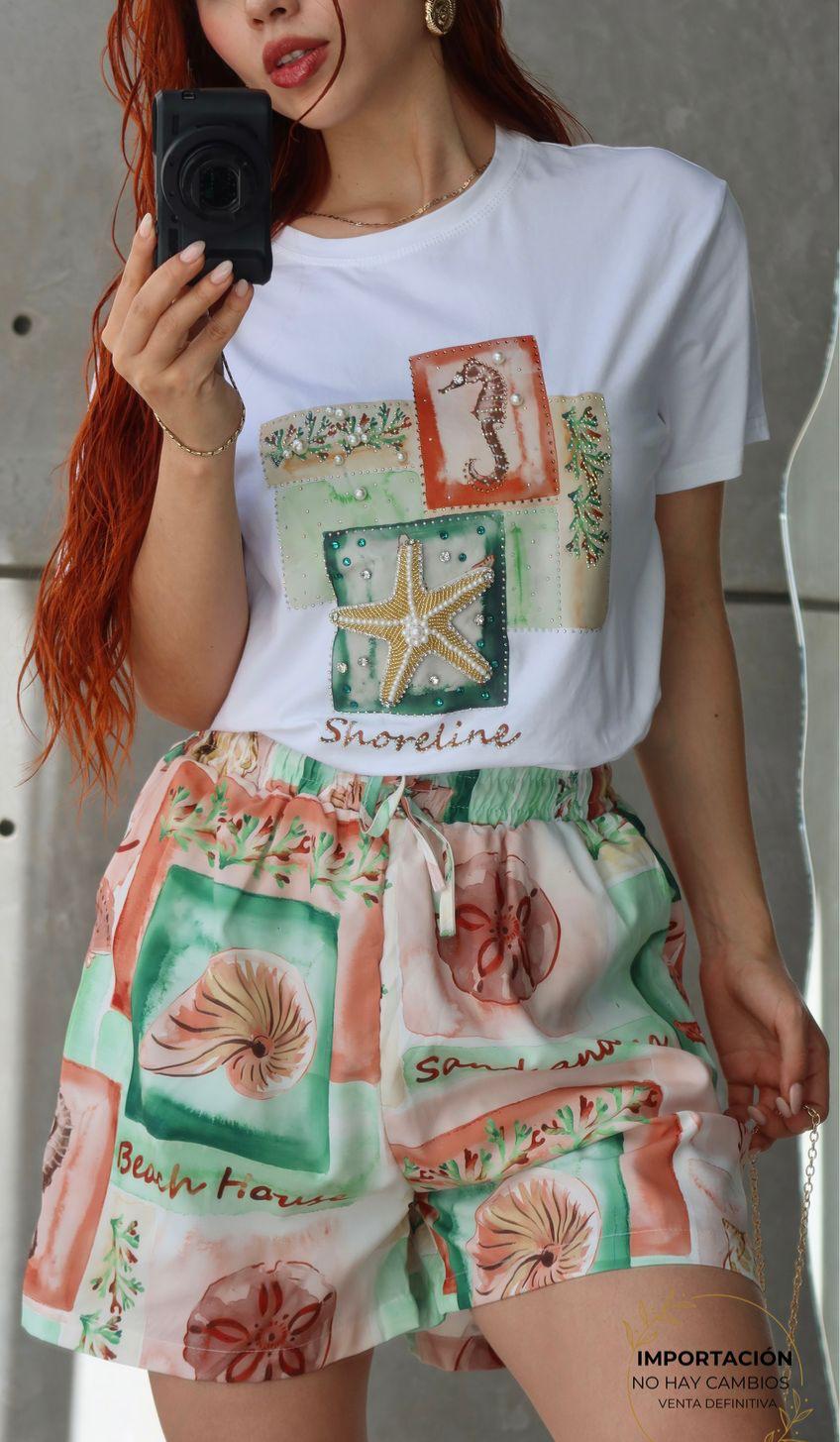 21M2025 SET CORAL BLUSA CRISTALES Y DETALLES BORDADOS Y SHORT