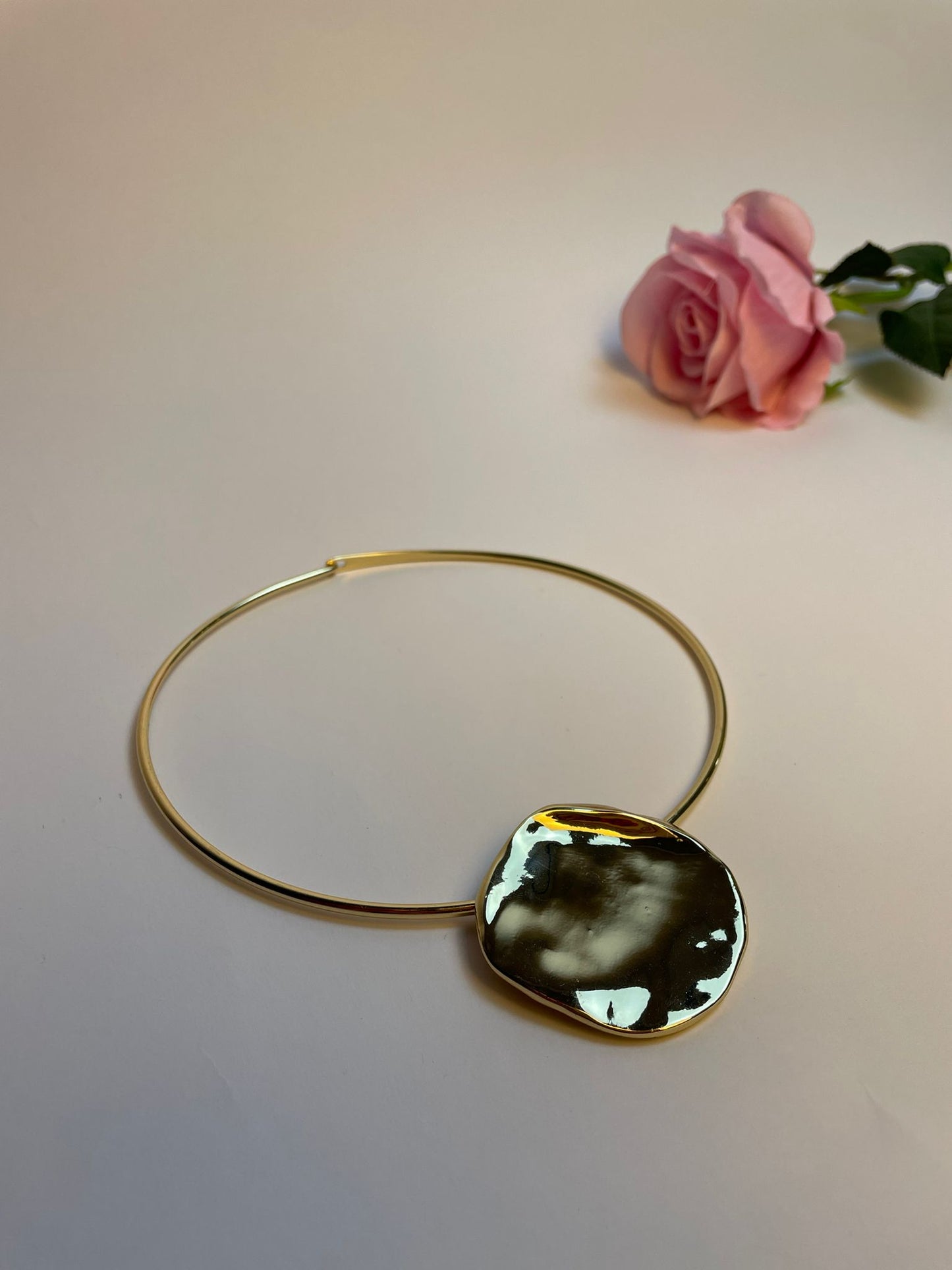 Collar Omega Disfigured
