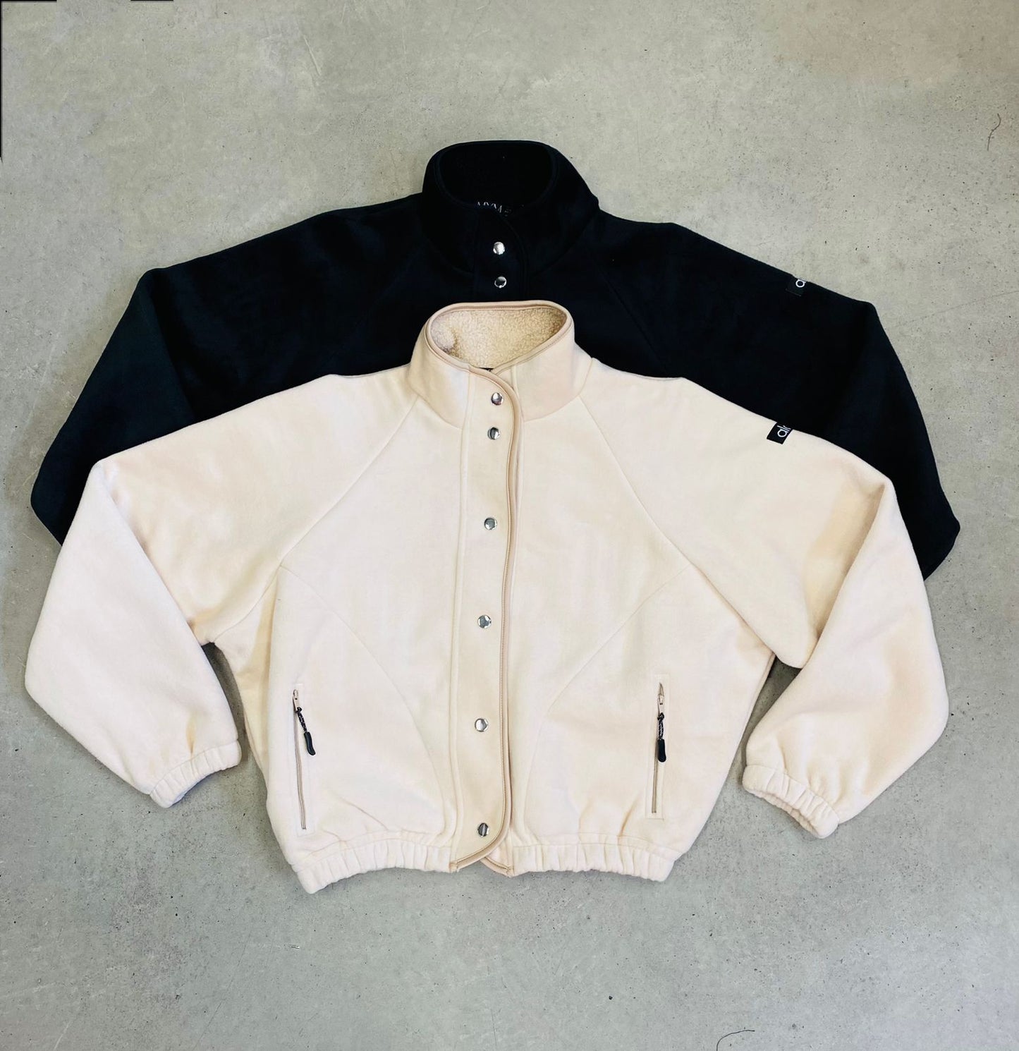 JACKET BROCHES INSPO ALO PELUCHITO PATCH BORDADO