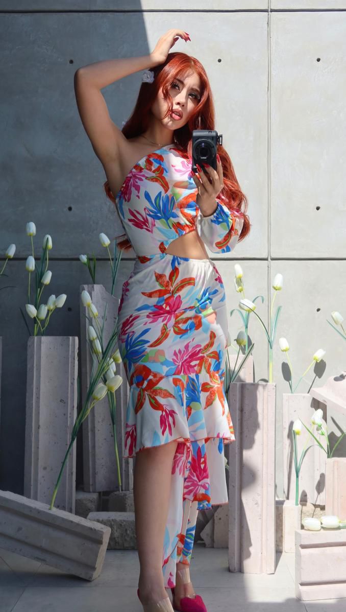 MAXIVESTIDO BORA BORA ASIMÉTRICO CAUDA LINO FLORAL
