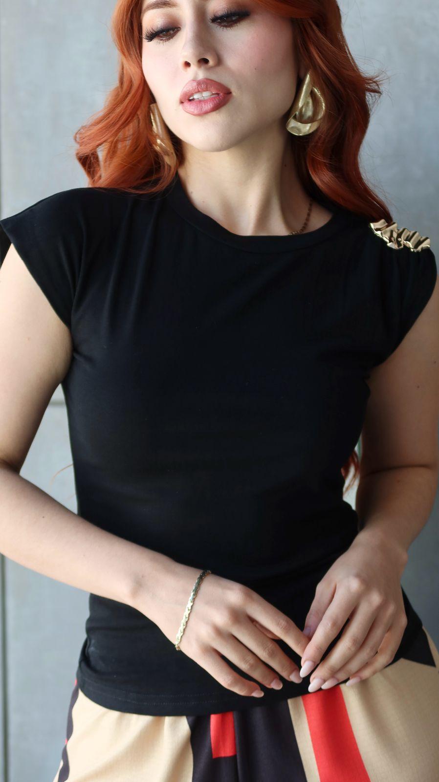 21M2025 BLUSA SUNDARA BROCHE MAXIMALISTA EN HOMBRO