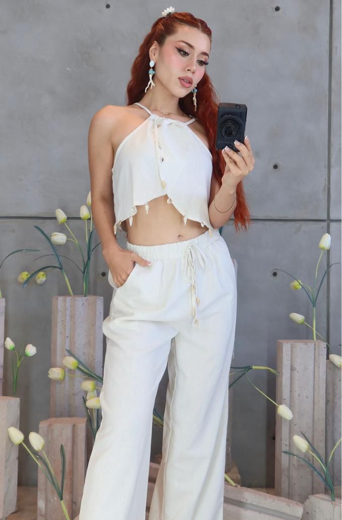 SET BLUSA HALTER CON DETALLES Y MAXIPANTALON